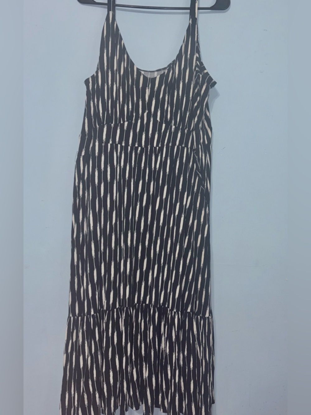 Torrid size 4 4X Black and White Slip style Maxi Dress flattering adjustable